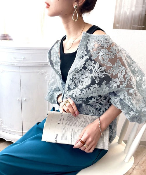 煌めくエンブロイダリー。2way花柄刺繍シアートップス ce1010123