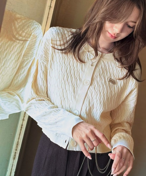 【mily bilet】やわらかな優しさ、漂う気品。前後2wayプレート使いケーブルニットカーディガン(長袖) mi1029140
