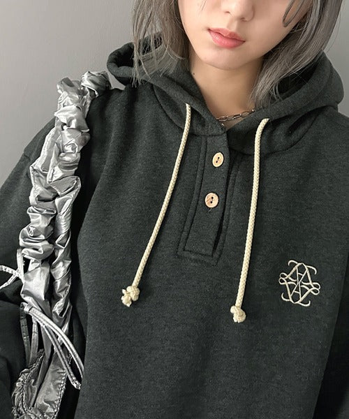 《Javaジャバコラボ》抜け感も叶える大人カジュアル。胸刺繍Bigヘンリー裏起毛指穴パーカー jv1329009