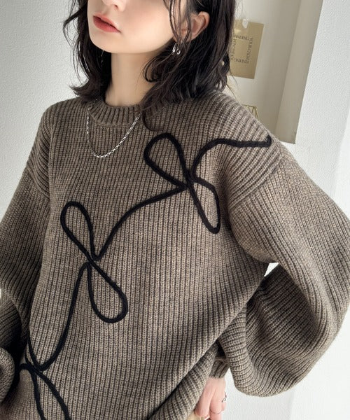 【mily bilet】ほどよい甘さで存在感漂う♪リボンコード刺繍畦編みニットプルオーバーニット mi1149063