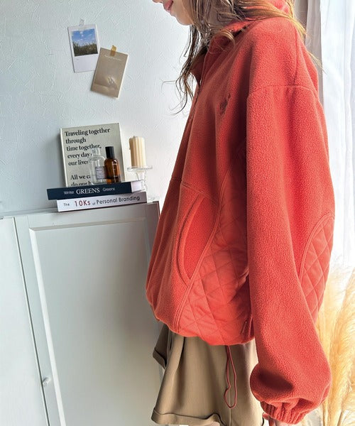 大人カジュアル。ワンポイント胸刺繍入りフリース×キルトハーフジッププルオーバー ce1110083