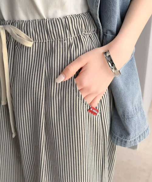 《JaVaジャバコラボ》穿くだけで“こなれる”。ヒッコリータックデザインボリュームパンツ(ストライプ&無地) jv1015099