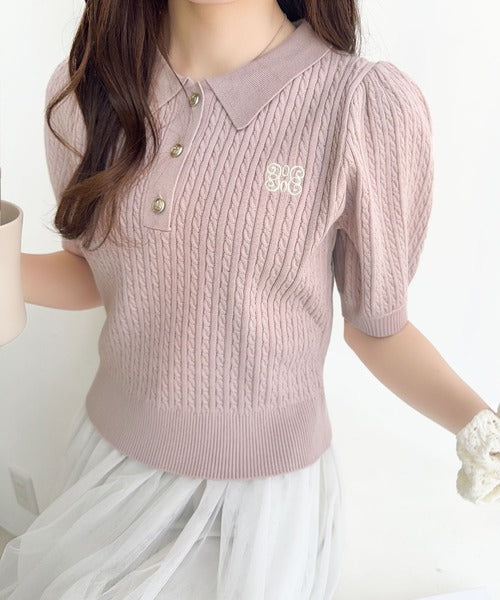 【mily bilet】きちんと上品大人キュート。胸刺繍ケーブルニットパフスリーブポロシャツ(半袖) mi1029096