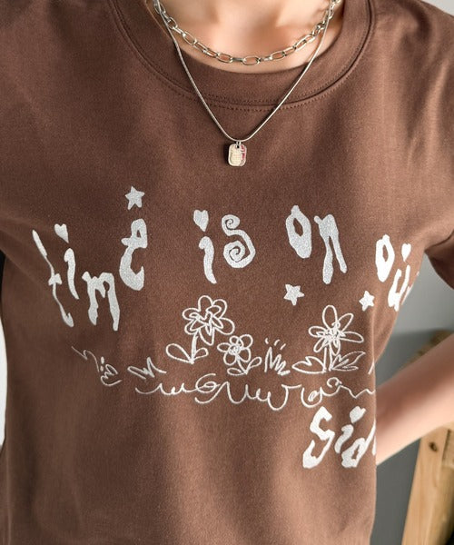 【mily bilet】大人の上品グラフティ。ハンドペイントライクシルバープリントコンパクトTシャツ mi1329023