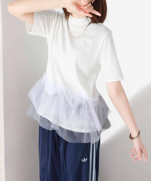 甘さの中にカジュアル要素も取り入れた1枚。チュールフリルモックネックTシャツ ce1010304