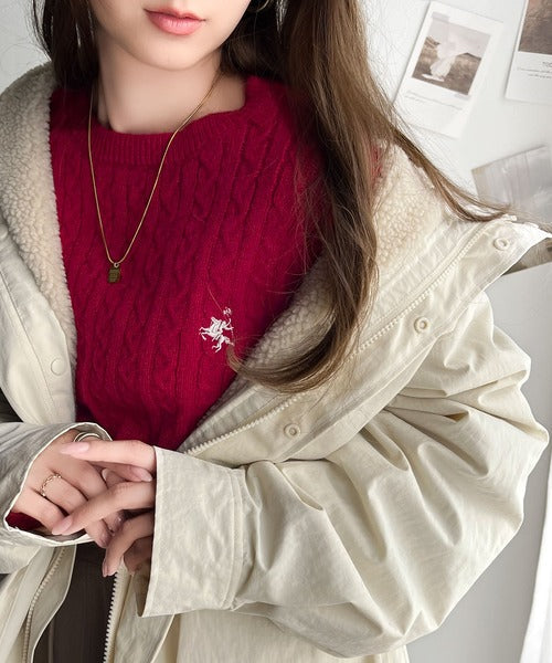 レトロ上品なトラッドテイスト。ワンポイント胸刺繍ケーブルニットプルオーバー ce1050238