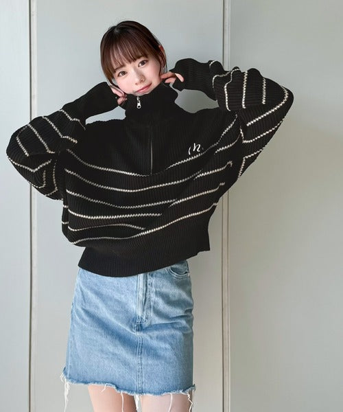 【mily bilet】キュンと大人可愛いボーダーニット。胸刺繍ハーフジップニット mi1029043