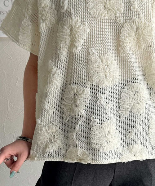 大人のおしゃれ度ワンランクアップ。チュールフラワーコード刺繍半袖Tシャツ ce1260429