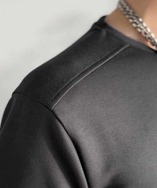 【接触冷感機能付き】肩切り替え袖刺繍ショート丈ダンボール素材Tシャツ/Shoulder Panel Cropped Double-Knit T-Shirt co1010055