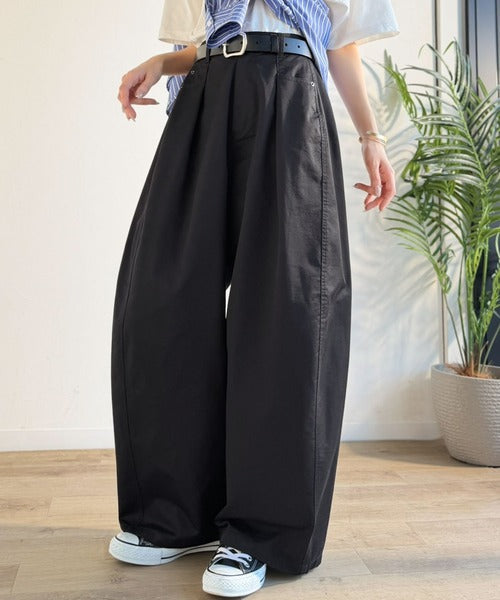 《JaVaジャバコラボ》 トレンド感たっぷりの最旬シルエット。タックバレルレッグパンツ jv1070220