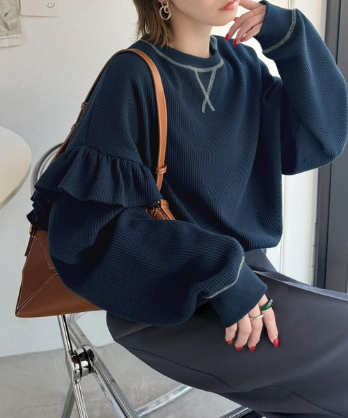《JaVaジャバコラボ》カジュアル派さんにも推したい。袖フリルオーバーサイズ配色ステッチワッフルプルオーバー(長袖) jv1330117