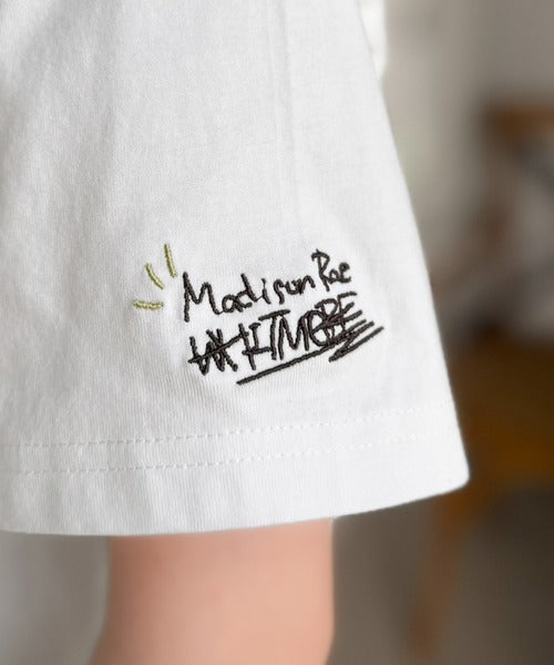 ラフでも品格、シンプルでも存在感。オーガニックコットン混 綿100% グラフィック飛び刺繍フォトTシャツ(半袖) ce1260537