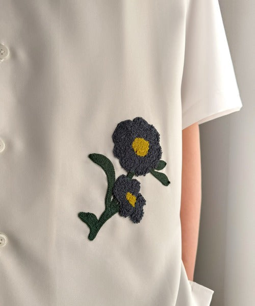 【接触冷感機能付き】サガラ刺繍フラワーステッチシャツ/Cool-Touch Fabric Sagara Embroidered Flower Stitch Shirt (半袖) co1320019