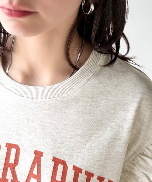 【mily bilet】可愛さふわり2倍増し! ダブルフリル袖カレッジライクロゴゆるTシャツ mi1329036