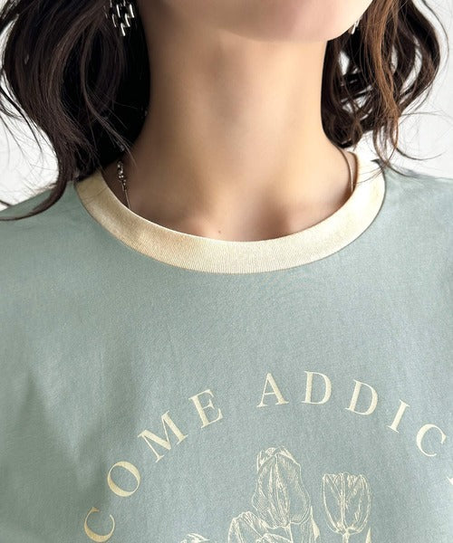 トレンドのディテールが魅力。シルケットフラワーカーブロゴリンガー半袖Tシャツ ce1020196