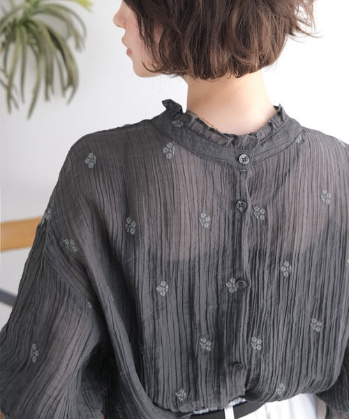 【Classical Evon】風をまとうように、涼やかに映える。前後2wayシアー楊柳小花柄刺繍フリルブラウス ev1240129