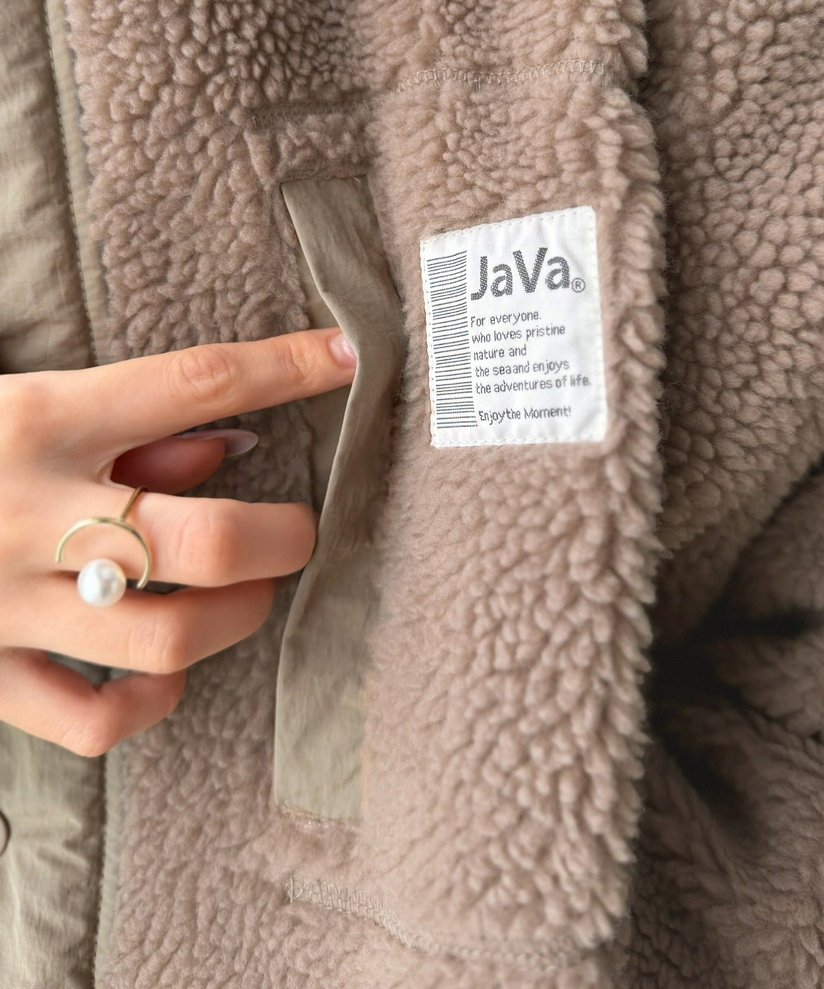 《JaVaジャバコラボ》レトロ感漂う、暖かもこもこアウター。異素材切替えダブルジップボアブルゾン jv1265092
