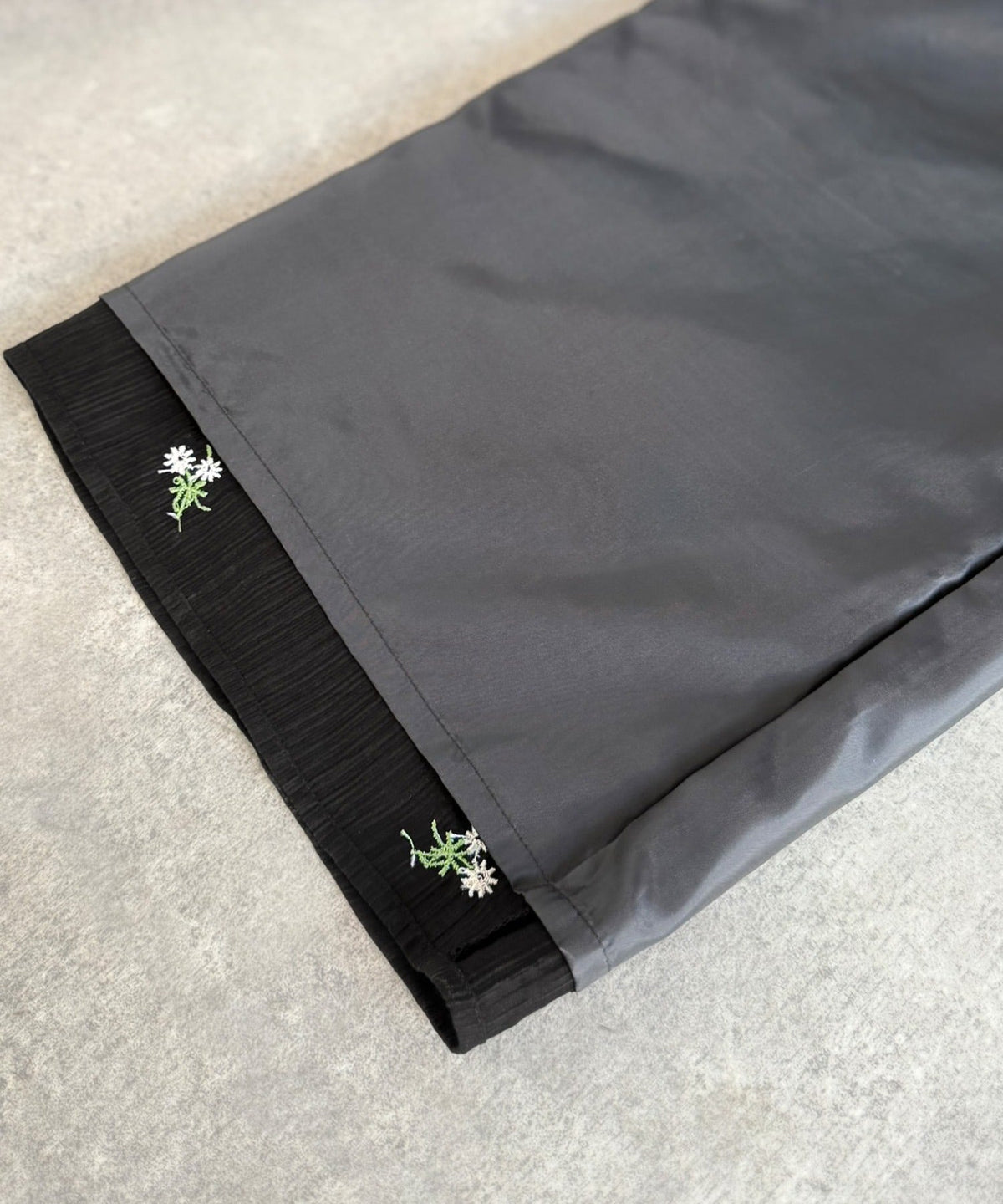 【Classical Evon】風をまとうような、軽やかさ。シアーワッシャー小花柄刺繍イージーパンツ ev1110177