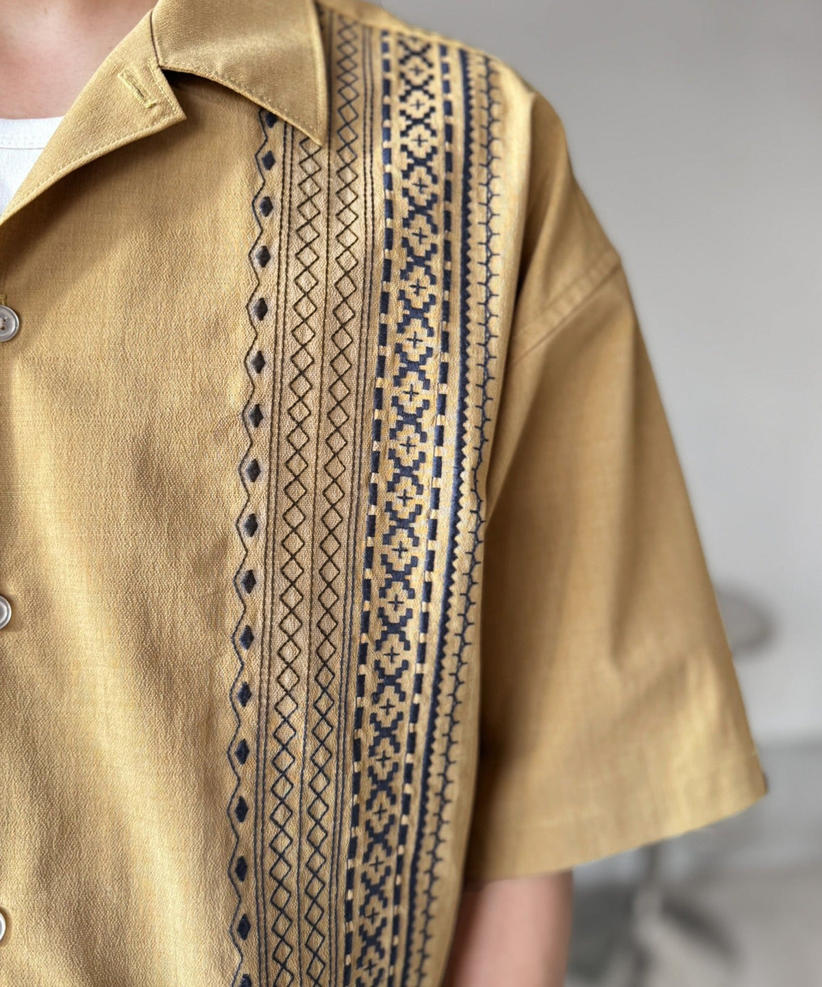 《JaVaジャバコラボ》周りと差がつく総刺繍!リラックスシルエット 清涼リネンライク素材 オープンカラー キューバシャツ(半袖) jo1320017