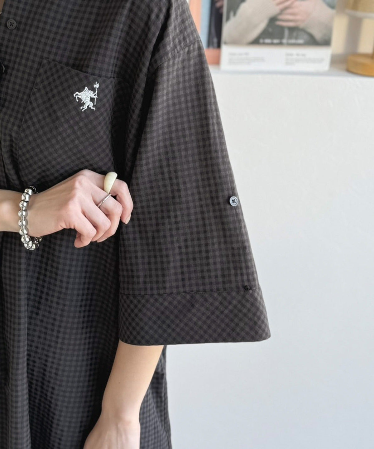 【機能性素材】サラッと着こなす。胸刺繍入りポケットデザインロールアップサッカーワンピース(ロング丈) ce1010544