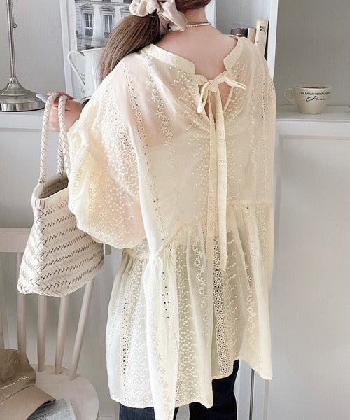 大人可愛い胸キュン。2wayシアー刺繍ペプラム切替ブラウス ce1070095