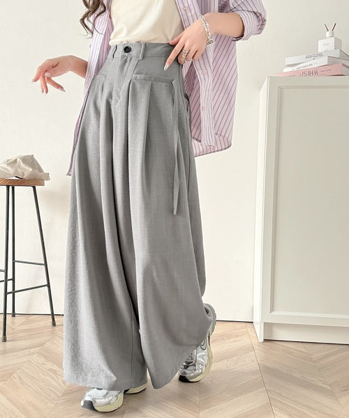 動くたび軽やか上品シルエット。サイドリボン付き3タックハイウエストワイドパンツ ce1015073