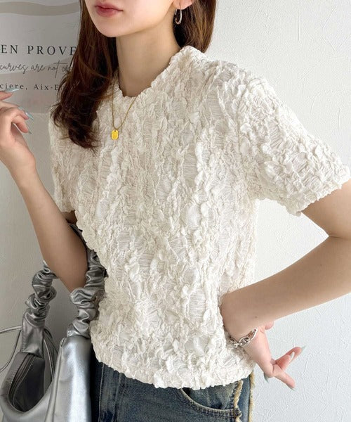 華やかな高級感を演出する。カットジャガード短丈Tシャツ（半袖） ce1050273