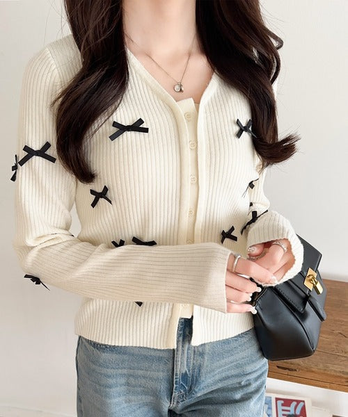 【mily bilet】程よい甘さで大人フェミニン。リボン使いVネックカーディガン mi1029083