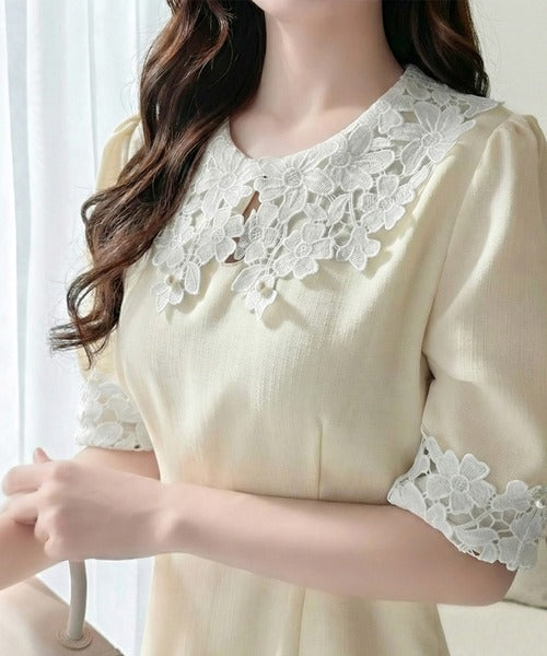 【mily bilet】贅沢な花柄レースが導く、大人の気品。襟配色レースリネンライクワンピース mi1139117