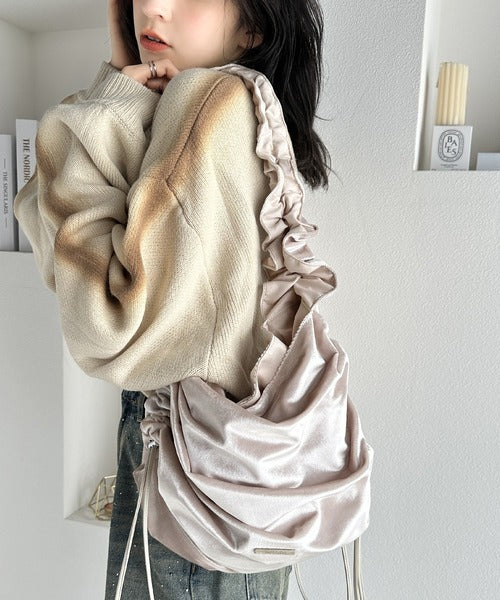【mily bilet】機能性も可愛さも♪ギャザーが目を惹く、ドロストデザインベロアショルダーバッグ mi1159035