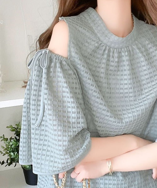 【mily bilet】大人のレトロフェミニン。袖カットアウトデザインリボン付きシアージャガードブラウス mi1019036