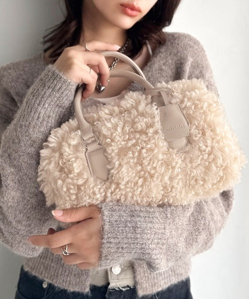 【mily bilet】スタイルに温もりをプラス！キーチャーム使い２WAYボアミニボストンバッグ mi1179066