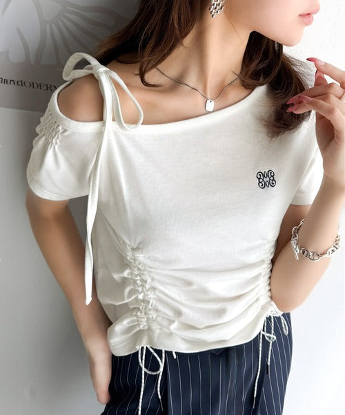 【mily bilet】自分らしさが光る。ワンショルダー胸刺繍肩リボンドロストカットソー mi1329018