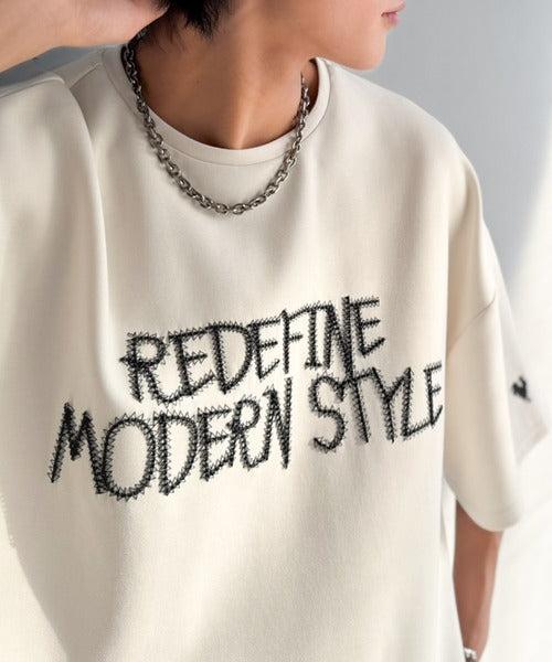 刺繍もシルエットもまるで3Dな主役級アイテム！立体刺繍ドレープダンボールTシャツ／3D Embroidered Draped Double-Knit T-Shirt co1010048