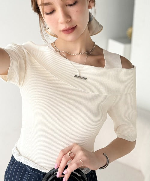 【mily bilet】あざと肌見せに”きゅんっ”。プレート使いオフショルニット(半袖） mi1029129