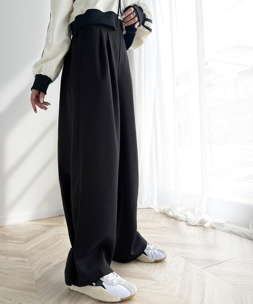 美脚魅せが叶う。2way裾フック付きワイドボリュームパンツ ce0940201