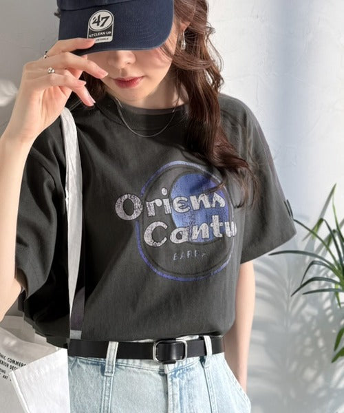 《JaVaジャバコラボ》遊びと余裕をこの1枚で。コットン100％コンパクトグラフィックロゴTEE（半袖） jv1050367