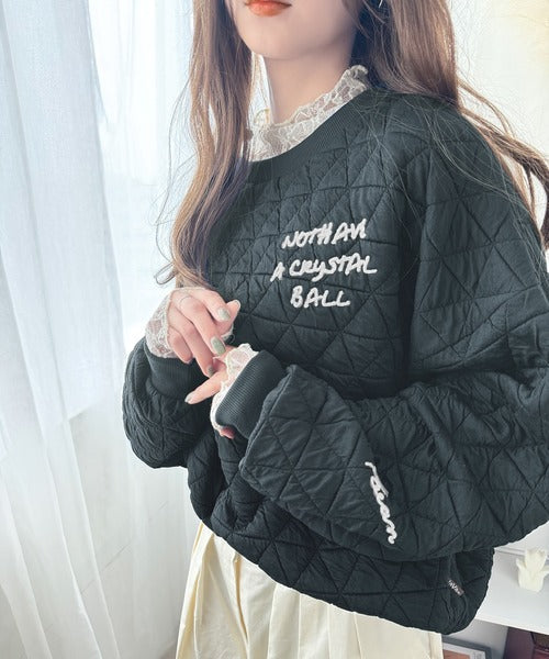 《Javaジャバコラボ》大人のカジュアルスタイル。ランダムロゴ刺繍カットキルトプルオーバー jv1260288