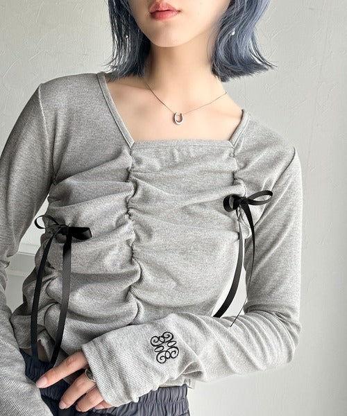 【mily bilet】大人ガーリーな雰囲気。サテンリボン付き袖口刺繍ギャザーリブカットソー mi1359003