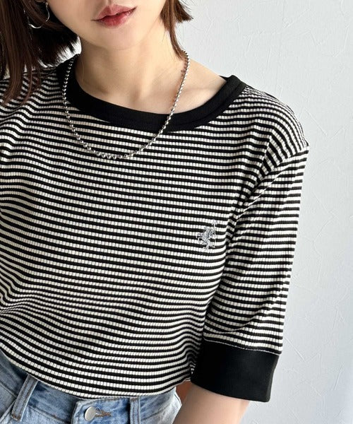 大人可愛いの新定番。袖リンガーボートネック胸刺繍ボーダーTシャツ（半袖） ce1260419
