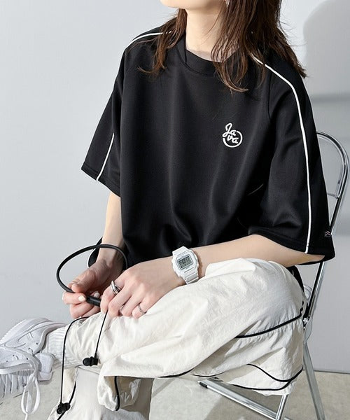 《Javaジャバコラボ》シンプルなのに格上げ。ライン入り胸刺繍サッカーTシャツ sp1010281