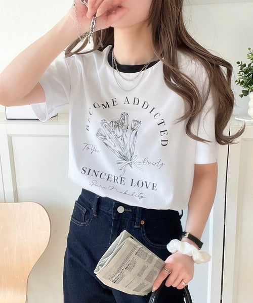 トレンドのディテールが魅力。シルケットフラワーカーブロゴリンガー半袖Tシャツ ce1020196