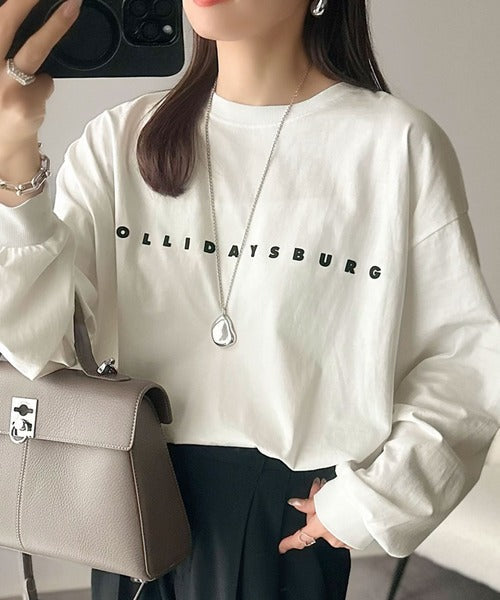 大人の上品カジュアルを楽しむ。ゆったりシルエット 綿100％シルケット風シンプル英字ロゴTシャツ（長袖） ce1330048