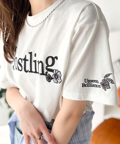 ナチュラルな中に、さりげない華。綿100％ロゴ×フラワー刺繍ビッグTシャツ（半袖） ce1260485