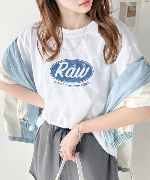 レトロムードが際立つ。綿100%オーバルロゴTシャツ mo1310042