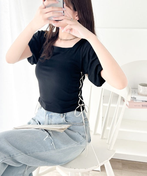 【mily bilet】ポップでガーリーな着こなし。サイドレースアップリボン使いTシャツ mi1329002