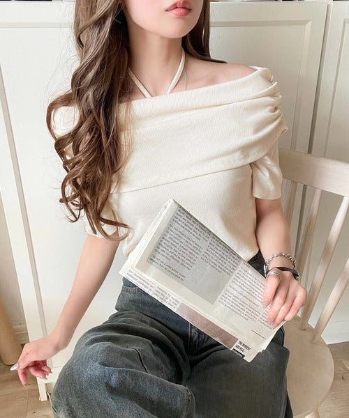 視線を奪う、美デコルテ。華奢見えを叶える、絶妙ドレープが◎ タイ付き五分袖オフショルトップス ce1240086