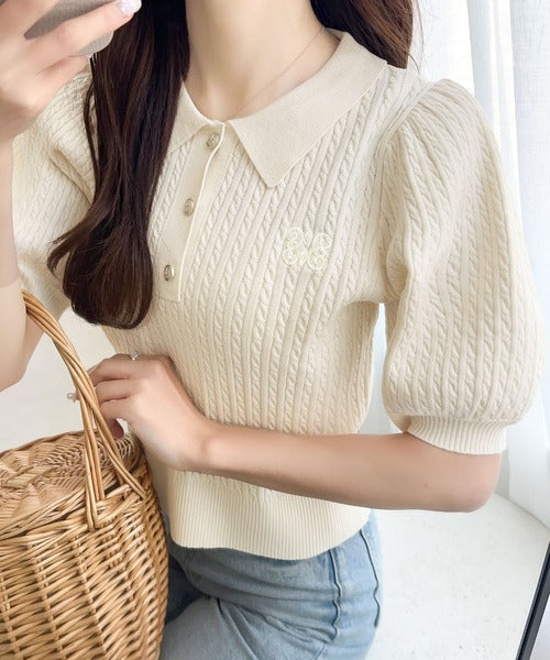 【mily bilet】きちんと上品大人キュート。胸刺繍ケーブルニットパフスリーブポロシャツ(半袖) mi1029096