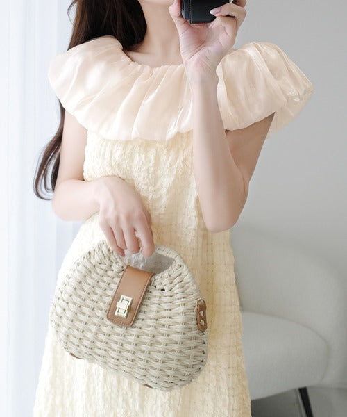 【mily bilet】甘さと気品を一枚に。ビッグオーガンジーケープ付きオフショル２WAYシアーエンボスワンピース mi1139087