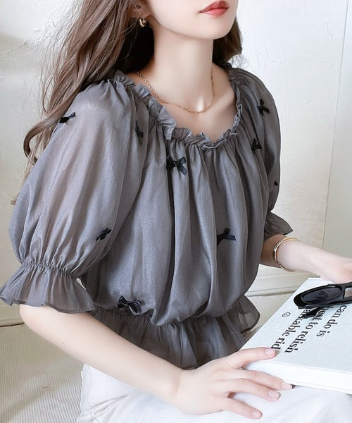 【mily bilet】主役級に映える大人ガーリーitem。シアーシャイニーリボン付きブラウス mi1139041